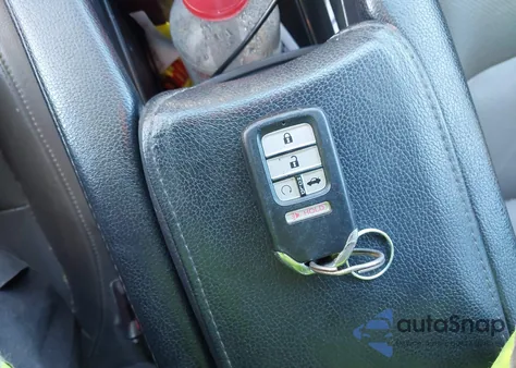 2017 Honda Civic Touring z USA, uszkodzony, nr VIN 19XFC1F91HE019219